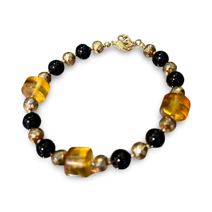 Amber & Black Onyx Bracelet – 6mm Beads with Gold-Plated Clasp